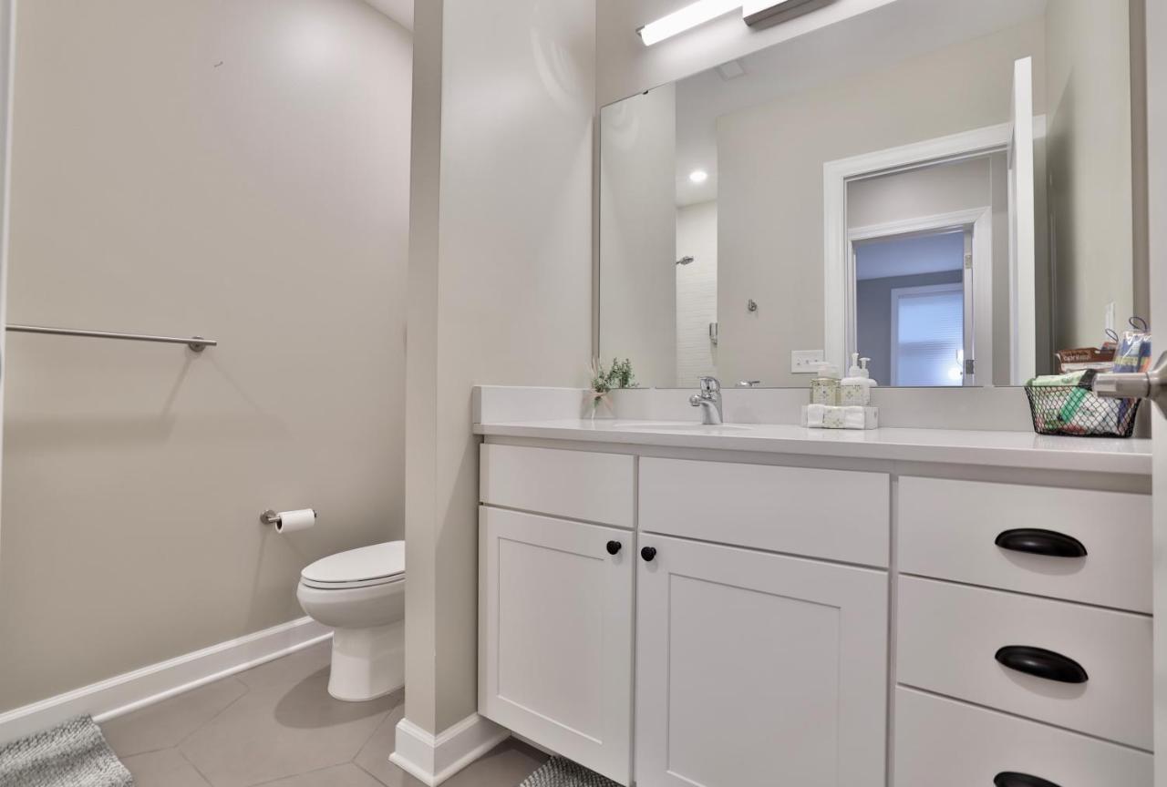 Apartment *new* Xquisitemidcenturym0d~ *otr* W/parking *